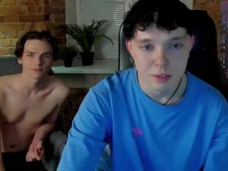 twinby_clan's Live Cam